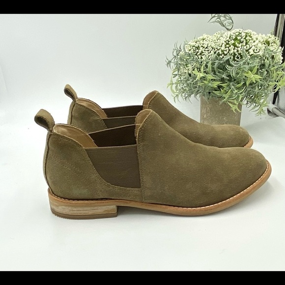 Clarks‎ Trish Chelsea Sz 9.5-M, suede upper, comfort footbed - Picture 11 of 15